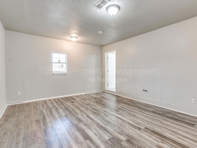 Building Photo - 3204 NE 11th St