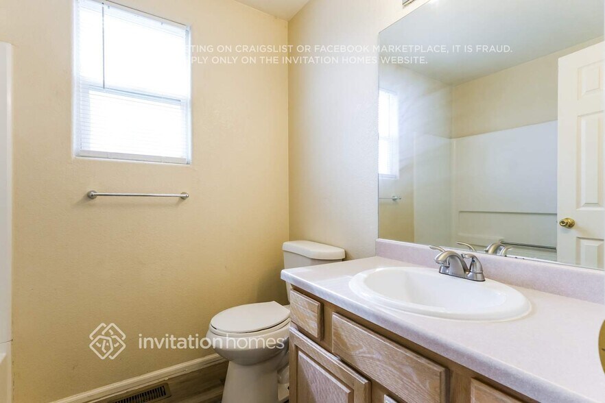 Building Photo - 1245 Legend Oak Dr