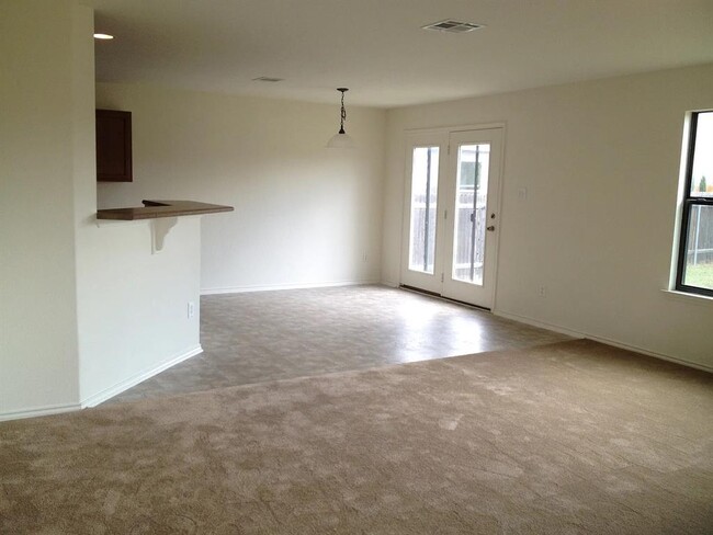 Building Photo - 2200 Weiss Ln