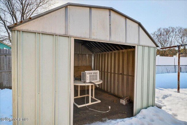 Building Photo - 8 View Dr