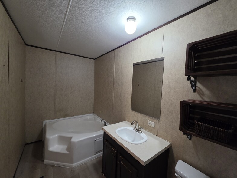 Building Photo - 132 Raoul Ln