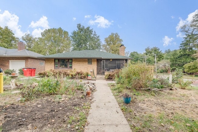 Building Photo - Charming 2-Bedroom Home with Bonus Space & Fenced Yard – Just Off Prospect Ave!