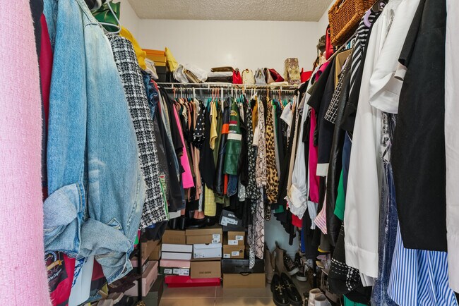 Building Photo - 17011 N Bay Rd