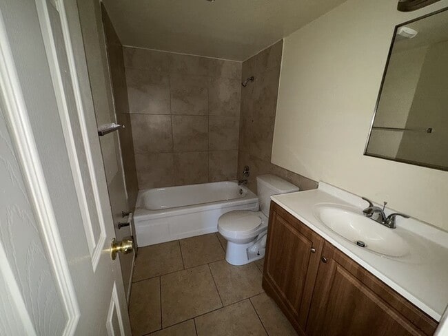 Building Photo - West Phoenix Townhome