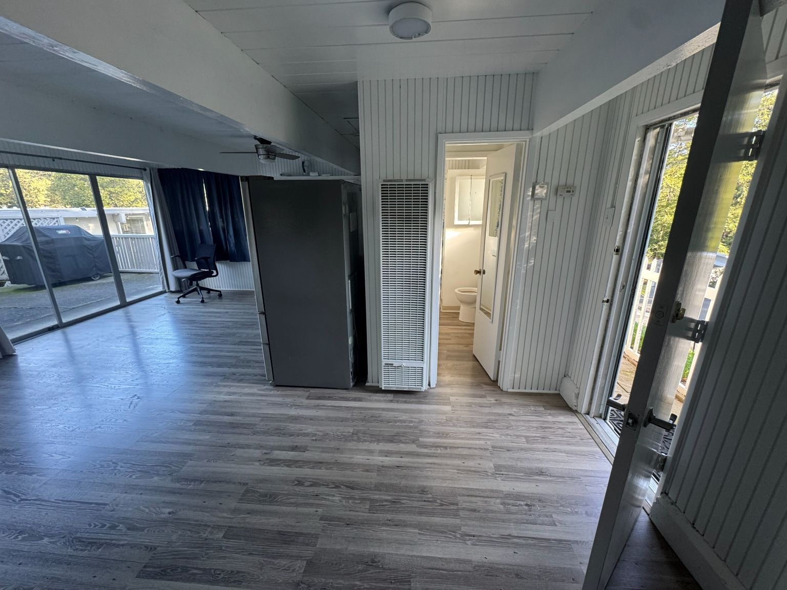 Building Photo - 160 College Ave