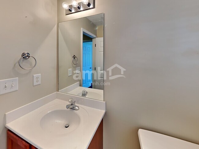 Building Photo - 317 Azalea Loop