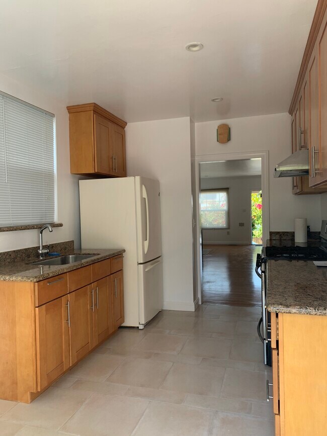 Building Photo - 511 Pomona Avenue