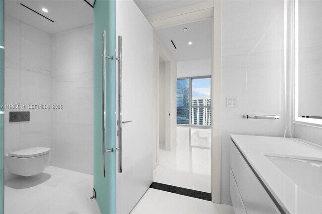 Building Photo - 300 Biscayne Blvd Way