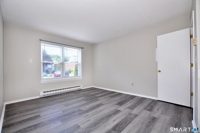 Building Photo - 71 Wellington Dr
