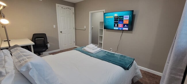 Building Photo - 1803 N 200th St