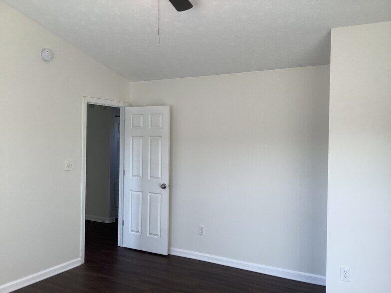 Building Photo - 945 Atmore Pl