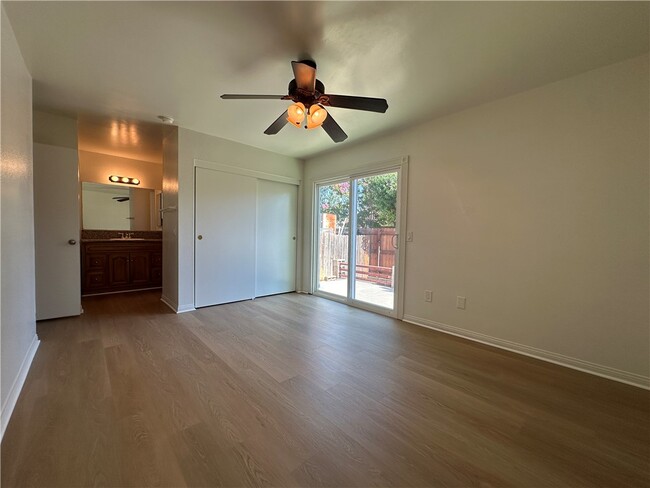 Building Photo - 4631 Oceanside Dr