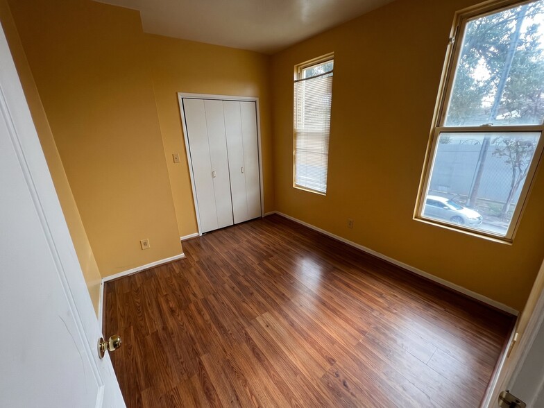 Building Photo - 148 W 66th St