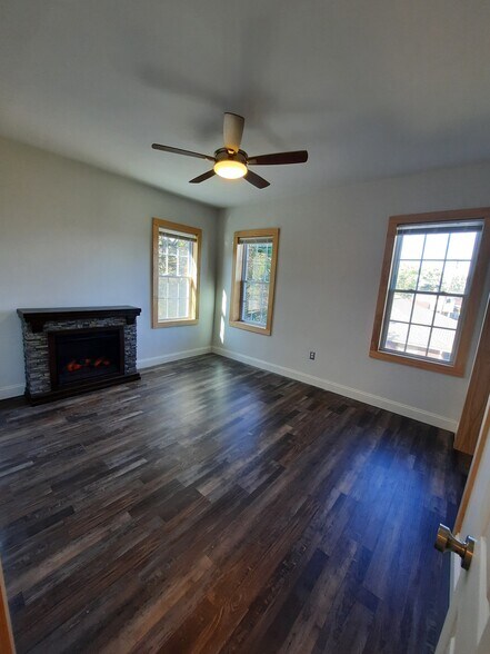 Master bedroom - 247 Main St