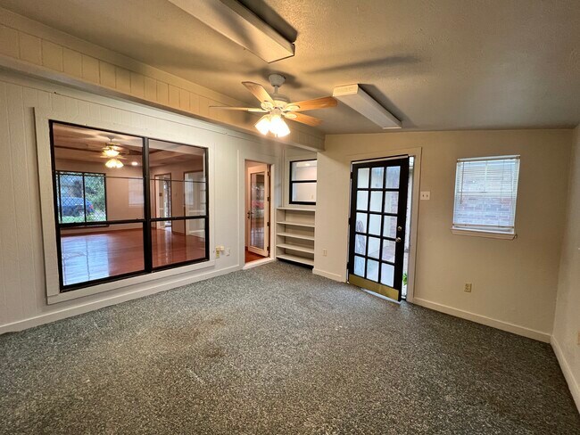 Building Photo - 505 Rustic Pl