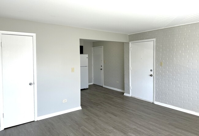 Building Photo - 9709 W Lorraine Dr