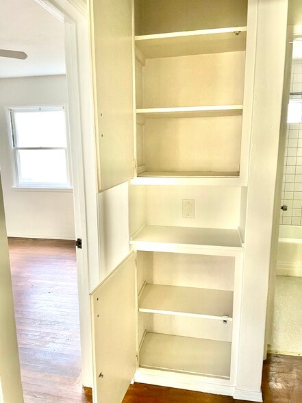 Building Photo - 4313 Mentone St