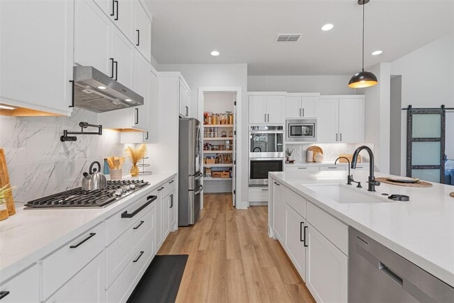 Building Photo - 264 Wellborn Rd