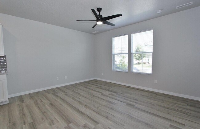 Building Photo - Clean Home in Quiet Neighborhood **$500 Of...