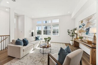 Building Photo - 2125 Hoskins Dr