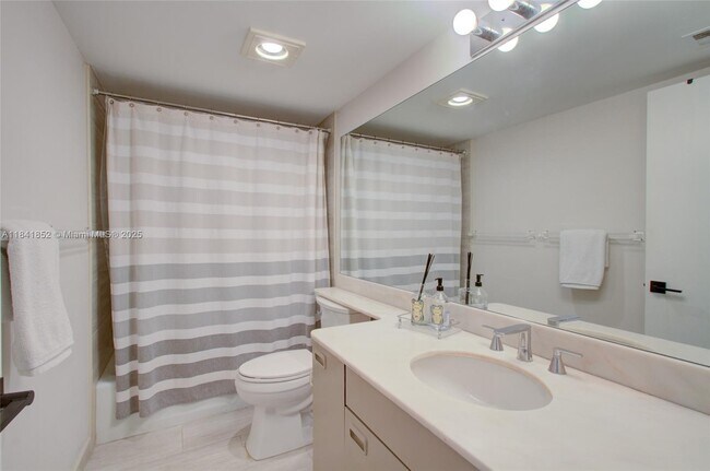 Building Photo - 181 Crandon Blvd