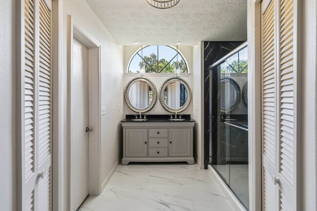 Building Photo - PENDING APPLICATION-Newly Renovated 3-Bedroom Home in Emerald Lake Colony – Move-In Special!