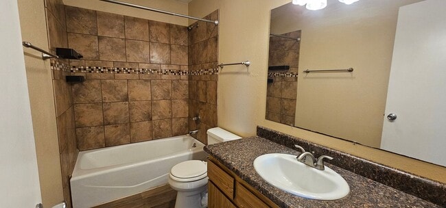 Building Photo - 2 Bed 1 Bath Home Available in Heart of Be...