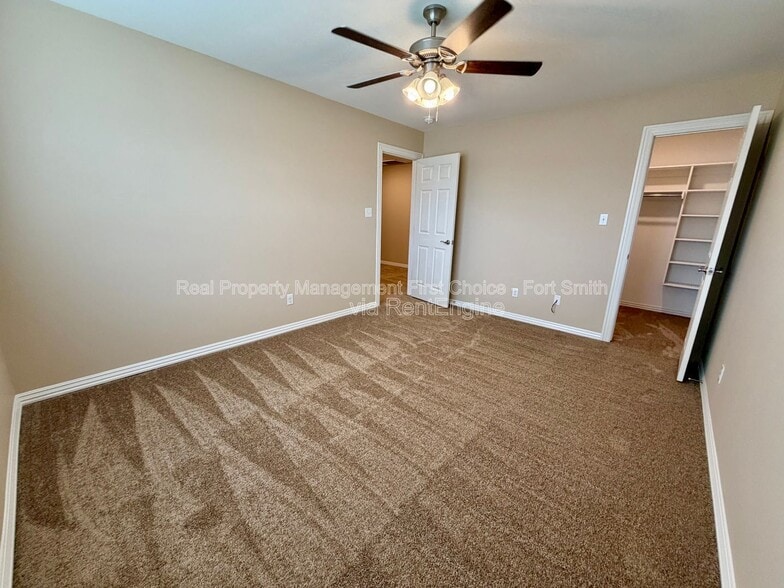 Building Photo - 9817 Mylea Cir
