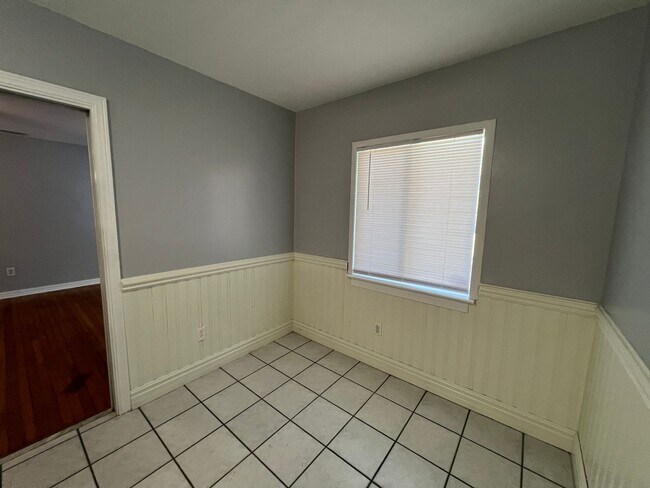 Building Photo - Beautiful 2 Bed/2 Bath Home in Ocala!! BOUNUS ROOM Included! Lawn care INCLUDED!