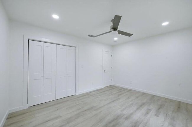 Building Photo - 11403 Leander St