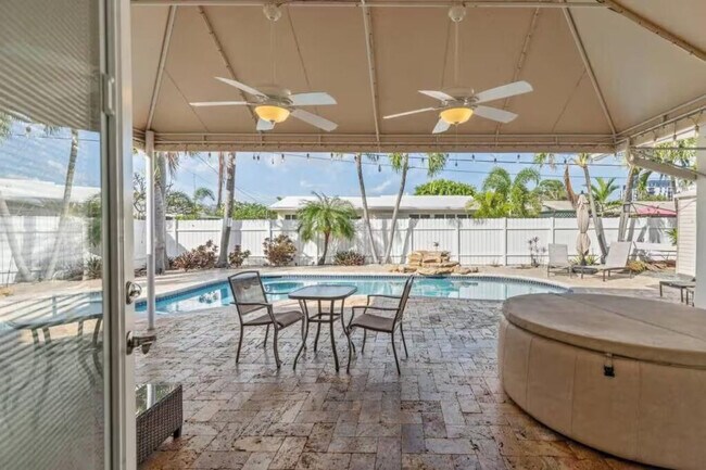 Building Photo - 1925 NE 29th Ct