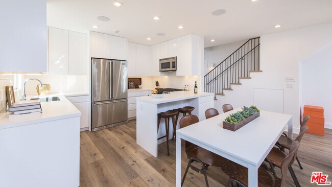 Building Photo - 502 Huntley Dr