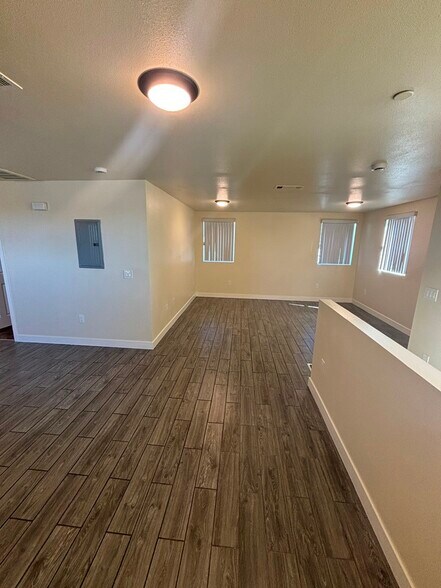 Building Photo - 407 E 70th St