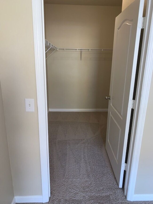 Building Photo - Beautiful condominium for Rent