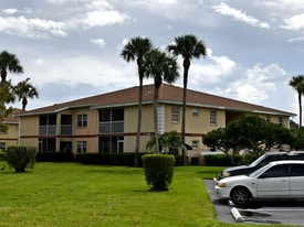 Building Photo - 1564 SE Royal Green Cir