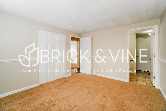 Building Photo - 7027 Lemert Ln