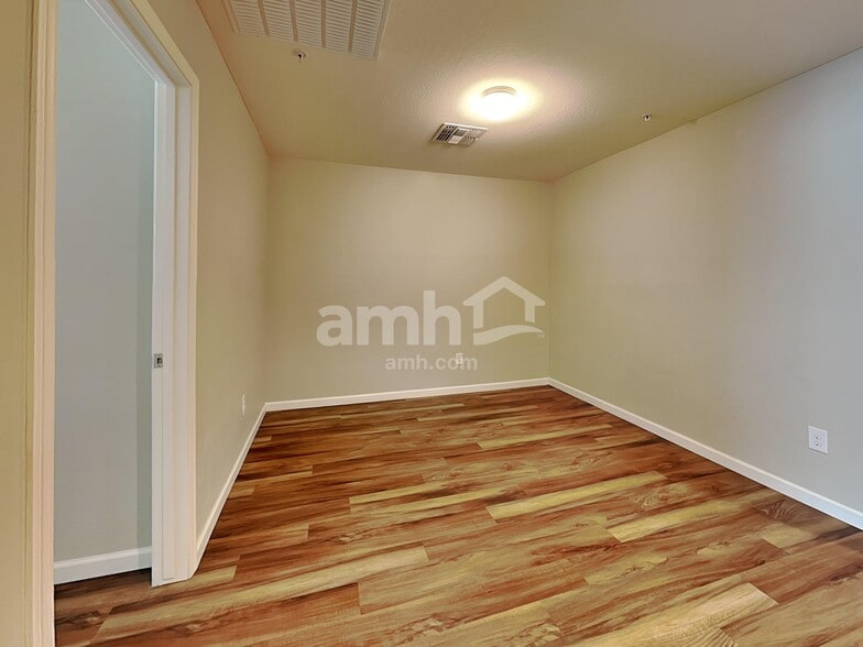 Building Photo - 20740 W Thomas Rd