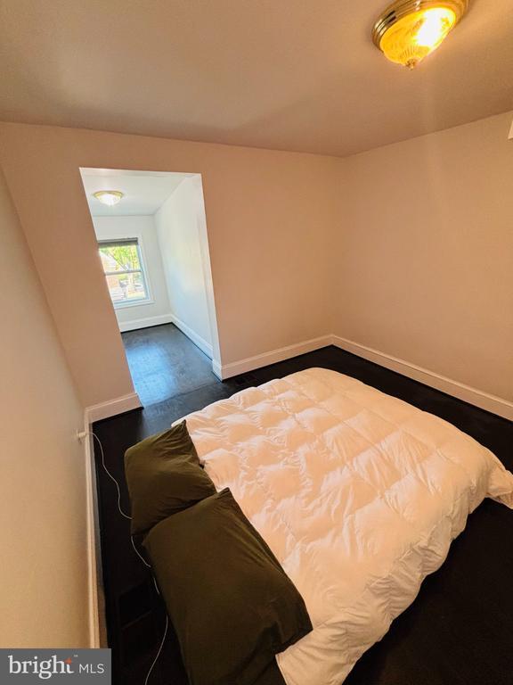 Building Photo - 1397 Sheridan St NW