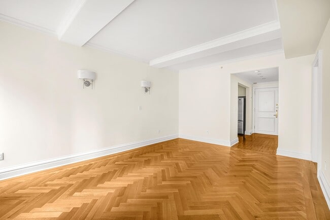 Building Photo - 502 Park Ave