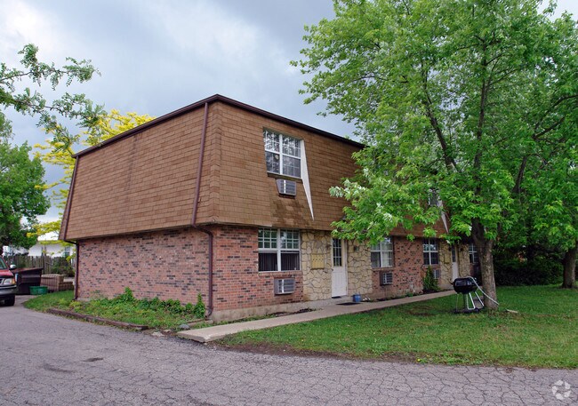 Primary Photo - Cascades Studio Apts.