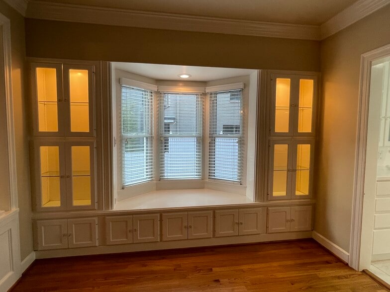 Dining Room Bay Window - 1500 Preston Ave