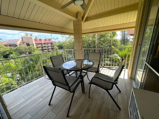 Building Photo - Step into the peaceful and lovingly cared-for 2-bedroom, 2-bath condo in Haleakala Shores — one o...