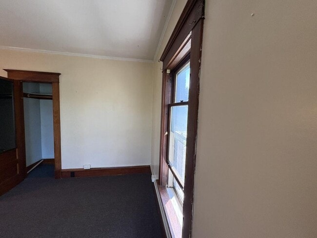 Building Photo - 48 Monroe St