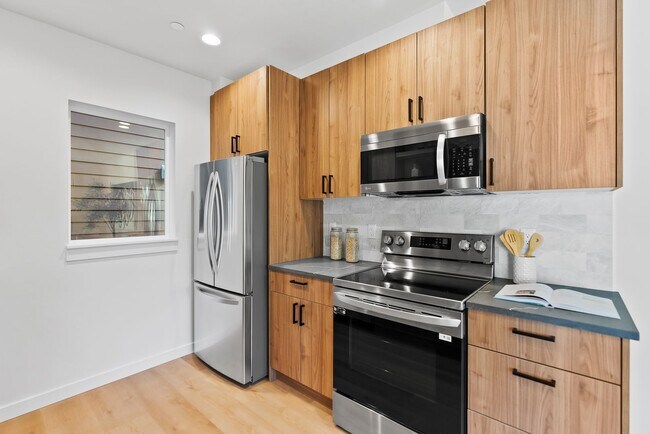 Building Photo - Modern Elegance in the Heart of Wallingford