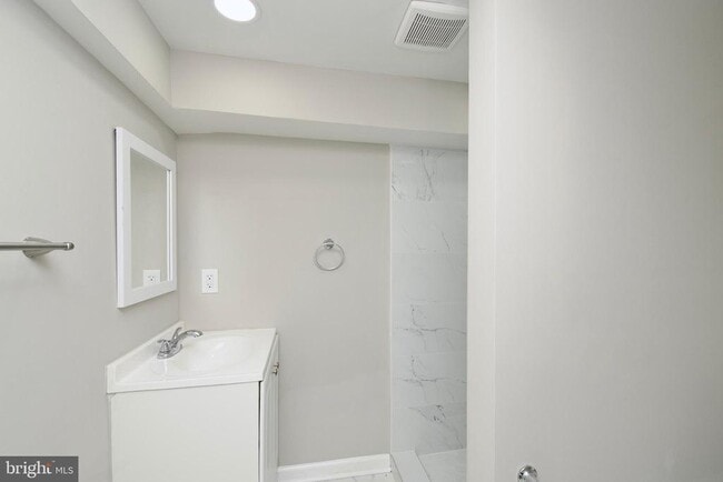 Building Photo - 8808 Oxon Hill Rd