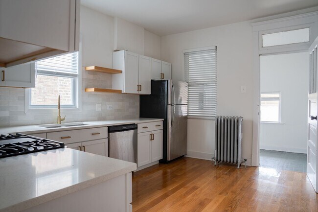 Building Photo - Little Albany