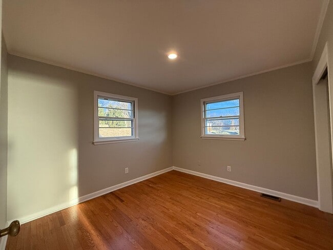 Building Photo - 3 Bedroom 1 Bathroom Home located in Greeneville, TN