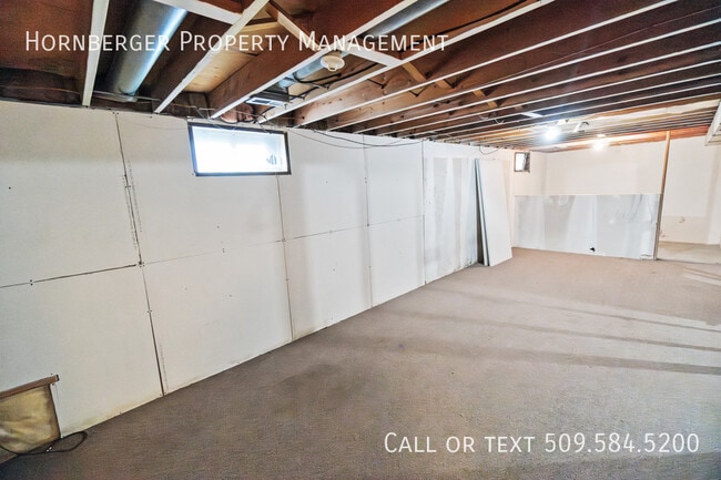 Building Photo - Duplex on the North Side