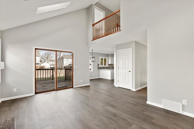 Building Photo - Updated Kenosha 3 Bedroom 2.5 Bath