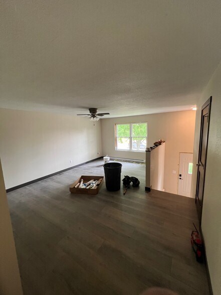 Living Room - 505 Evergreen Dr